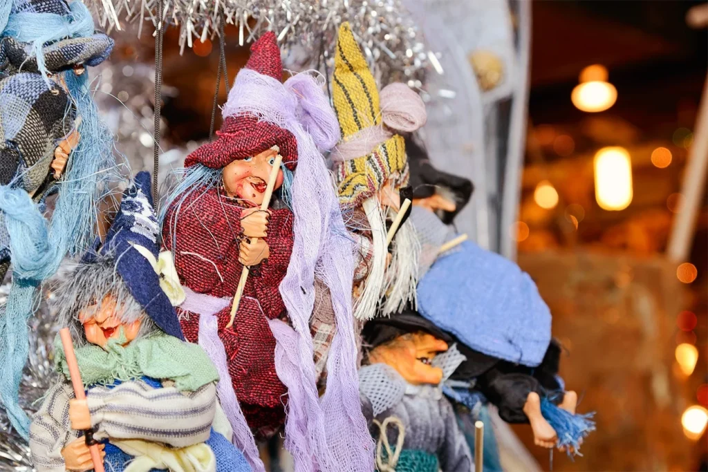 The traditional Befana in piazza Mercato in Naples is an event that never disappoints: it is a true celebration of the life, community and traditions that make this city unique.